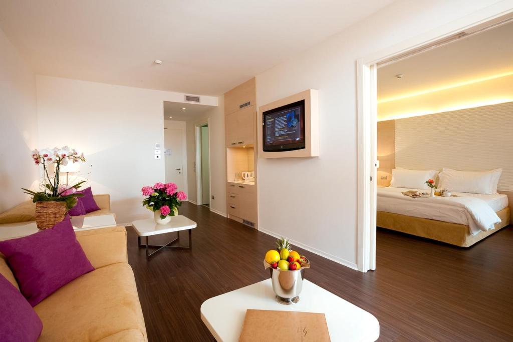 Laguna Palace Hotel 4*