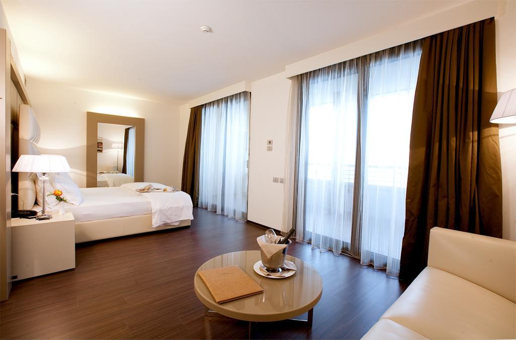 Laguna Palace 4* Grado